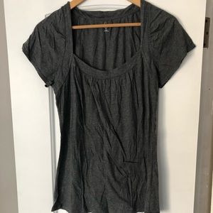 The softest Gap dark gray top!
